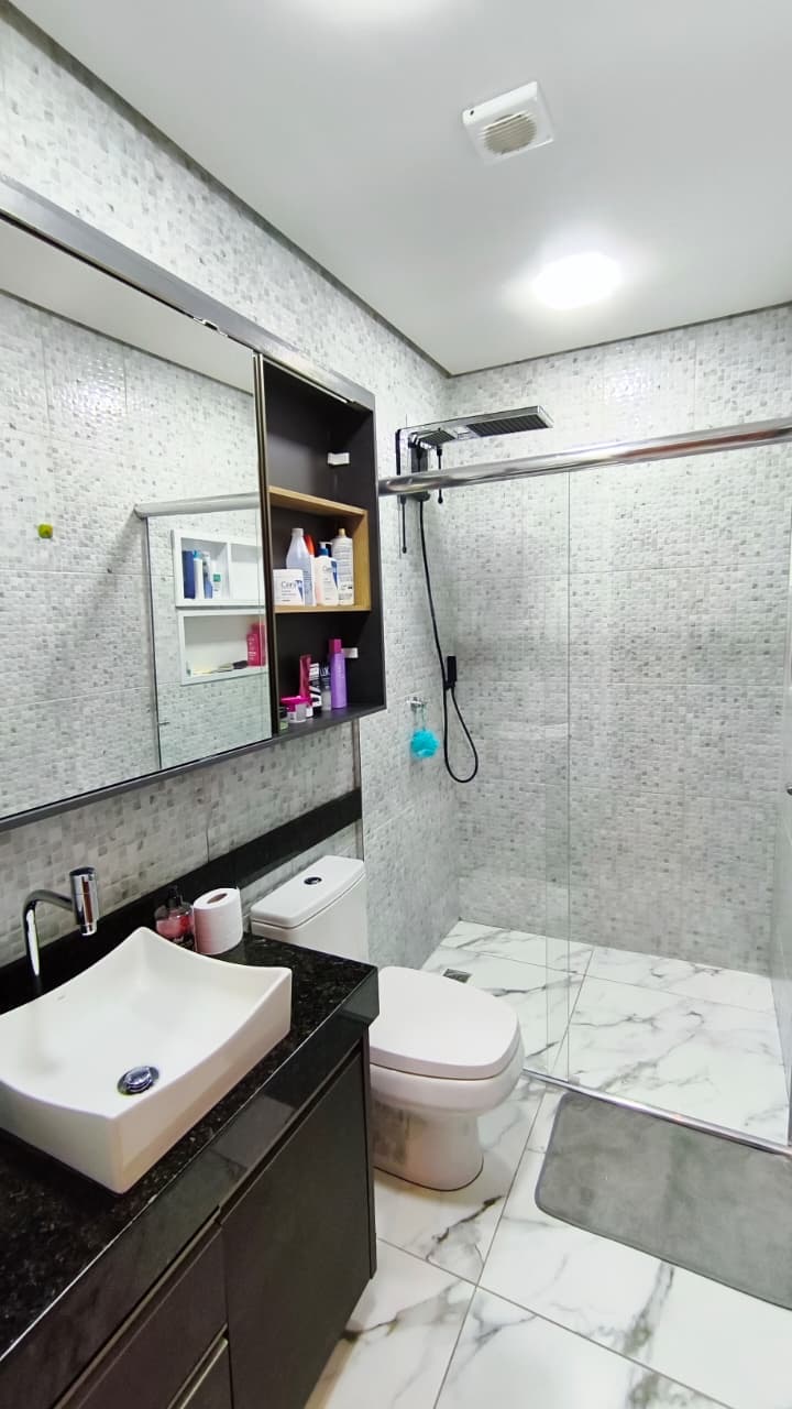 b2eb39a0-973f-4b91-bbf7-66a3ab1a135e