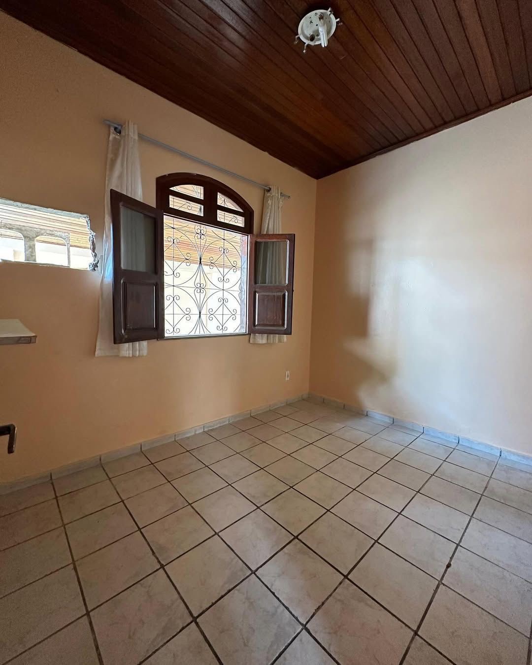 b7fb4e32-b89f-42c1-8105-036f19014e06