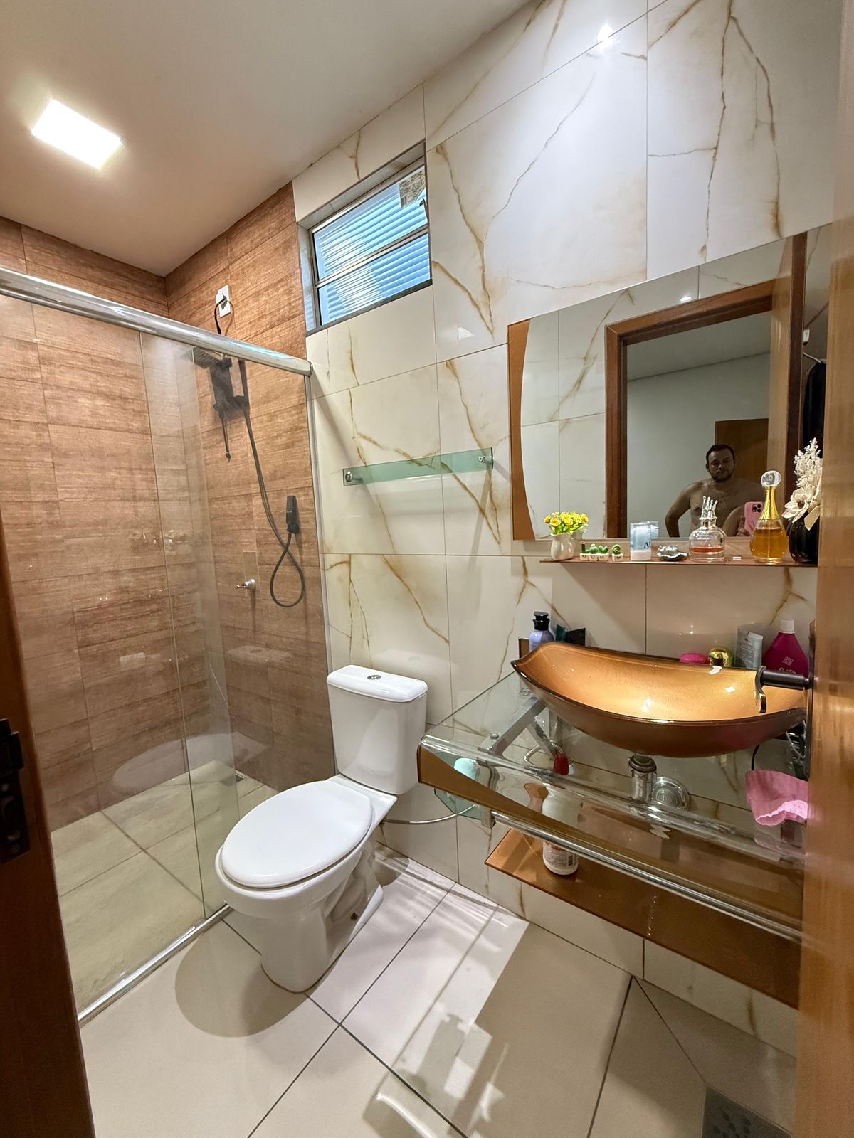 f0b7ae17-d7fb-4b1e-abc3-7bdd94380cce